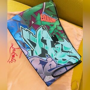 CHRISTIAN LOUBOUTIN
Leather small bag
Never worn ( LIMITED EDITION)